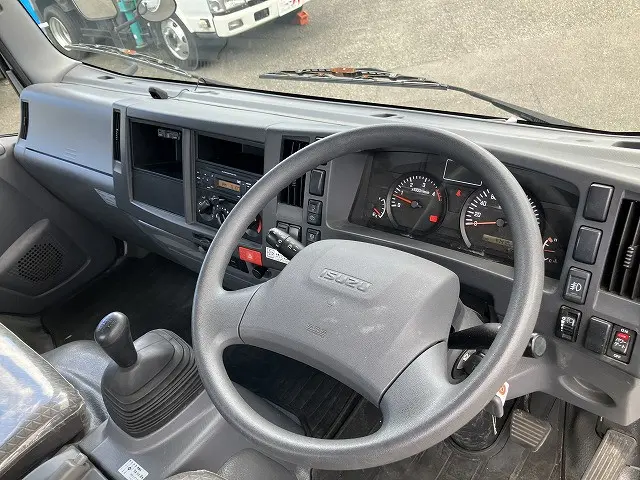 いすゞ エルフ TRG-NPR85AR(2WD)の写真28