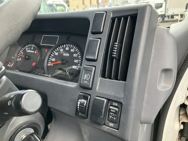 いすゞ エルフ TRG-NPR85AR(2WD)の写真29