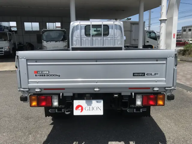 いすゞ エルフ 2TG-NKR88AF(2WD)の写真5