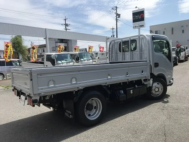 いすゞ エルフ 2TG-NKR88AF(2WD)の写真6