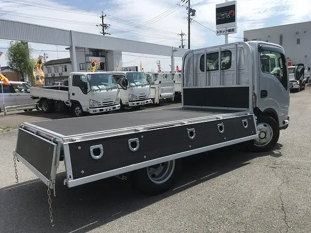 いすゞ エルフ 2TG-NKR88AF(2WD)の写真13