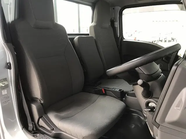 いすゞ エルフ 2TG-NKR88AF(2WD)の写真35