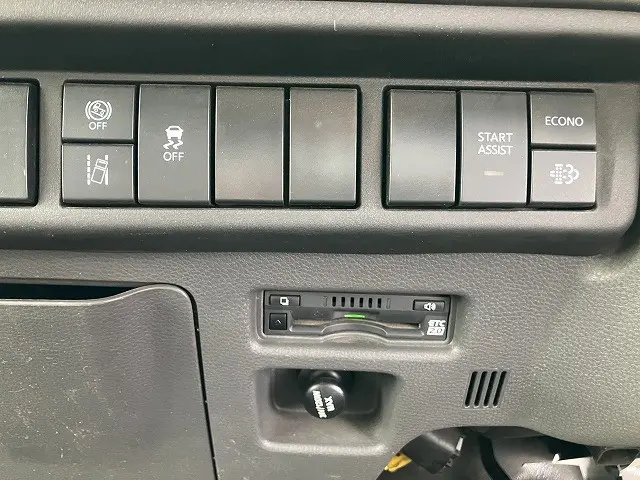 いすゞ エルフ 2RG-NJR88A(2WD)の写真31