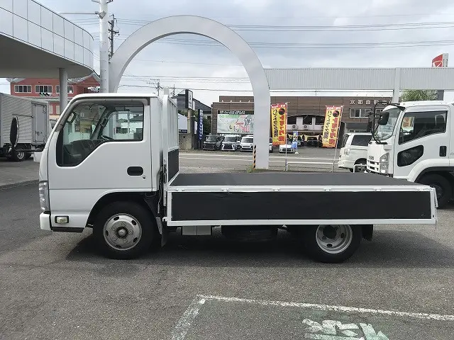 いすゞ エルフ TRG-NKR85A(2WD)の写真14