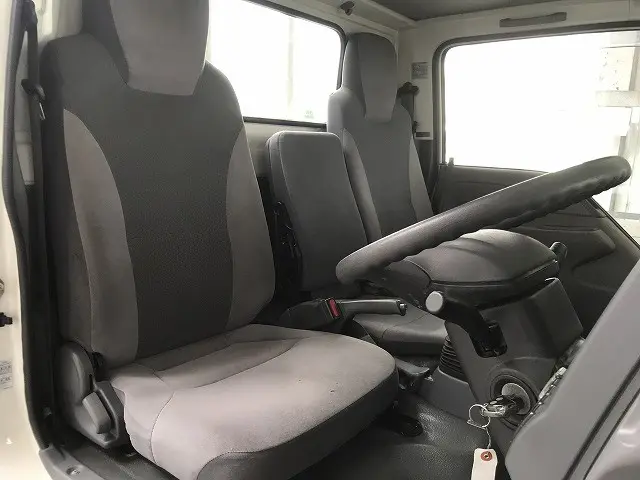 いすゞ エルフ TRG-NKR85A(2WD)の写真32