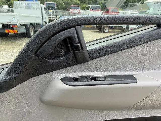 三菱 キャンター TPG-FBA20(2WD)の写真36