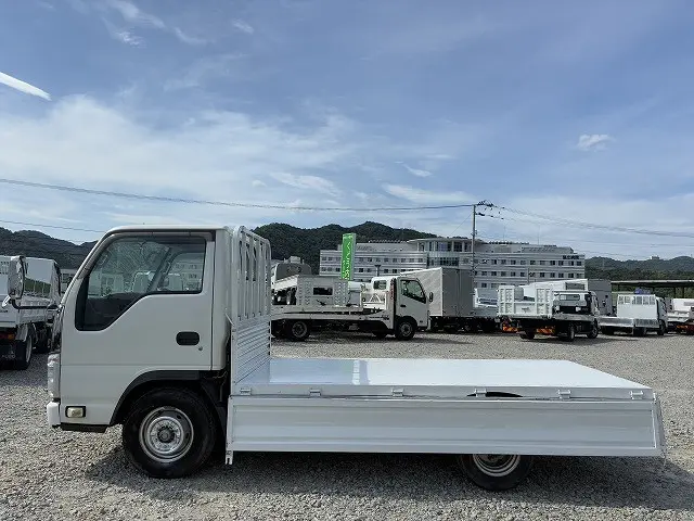 いすゞ エルフ BKG-NHR85A(2WD)の写真11