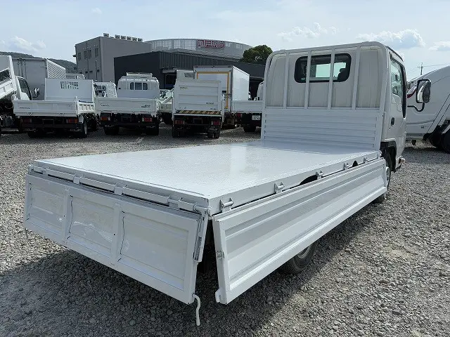 いすゞ エルフ BKG-NHR85A(2WD)の写真15