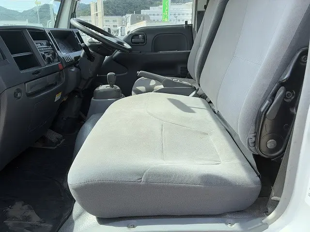 いすゞ エルフ BKG-NHR85A(2WD)の写真29