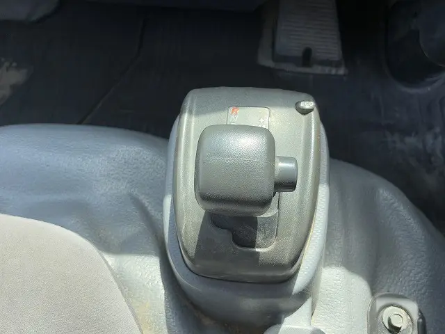 いすゞ エルフ BKG-NHR85A(2WD)の写真34