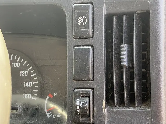 いすゞ エルフ BKG-NHR85A(2WD)の写真37