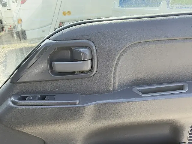 いすゞ エルフ BKG-NHR85A(2WD)の写真38