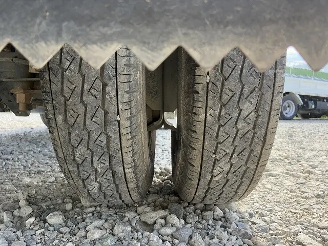 いすゞ エルフ BKG-NHR85A(2WD)の写真40
