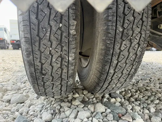いすゞ エルフ BKG-NHR85A(2WD)の写真41