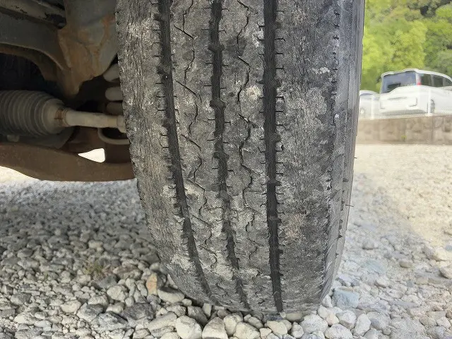 いすゞ エルフ BKG-NHR85A(2WD)の写真42