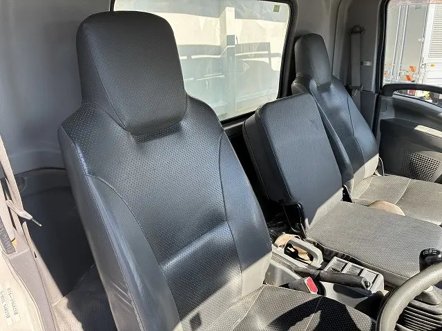いすゞ フォワード TKG-FRR90S2(2WD)の写真40