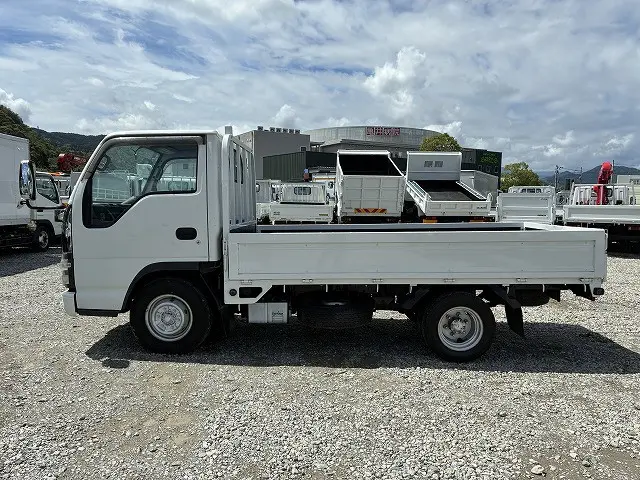 いすゞ エルフ PB-NKR81A(2WD)の写真4