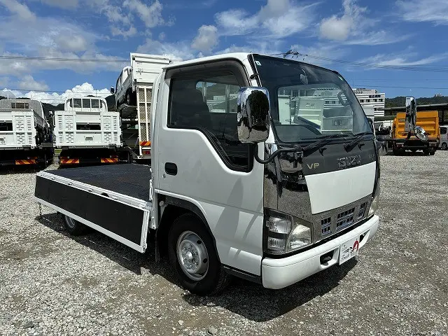 いすゞ エルフ PB-NKR81A(2WD)の写真10