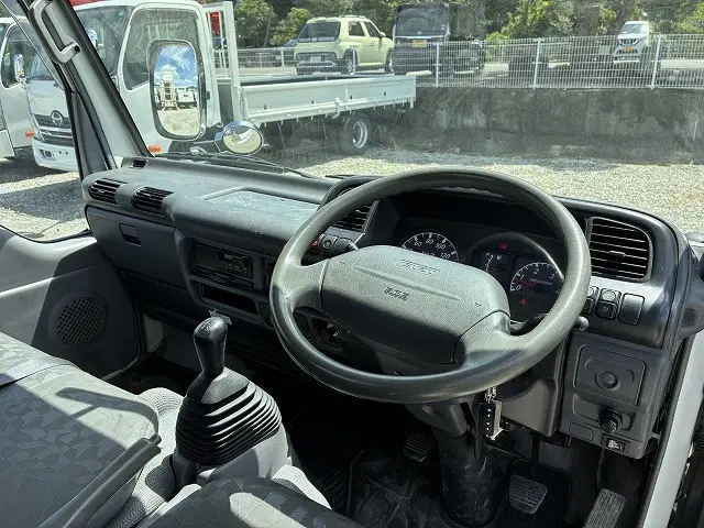 いすゞ エルフ PB-NKR81A(2WD)の写真30