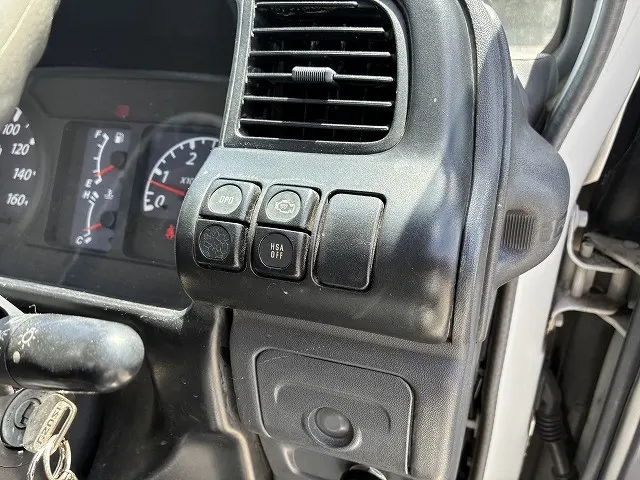 いすゞ エルフ PB-NKR81A(2WD)の写真34