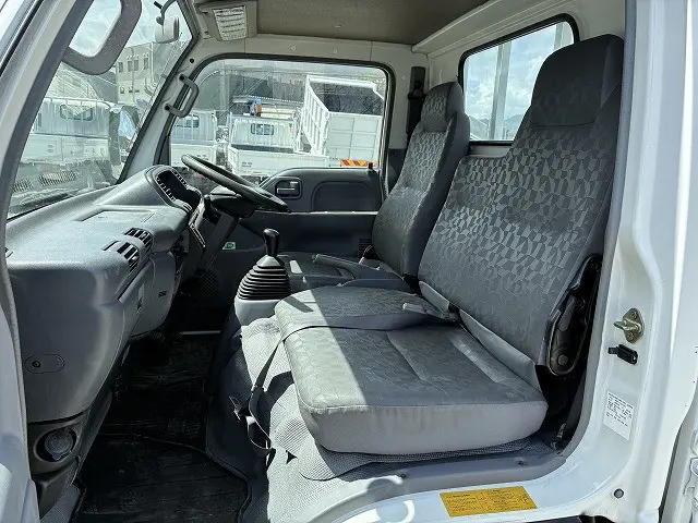 いすゞ エルフ PB-NKR81A(2WD)の写真36
