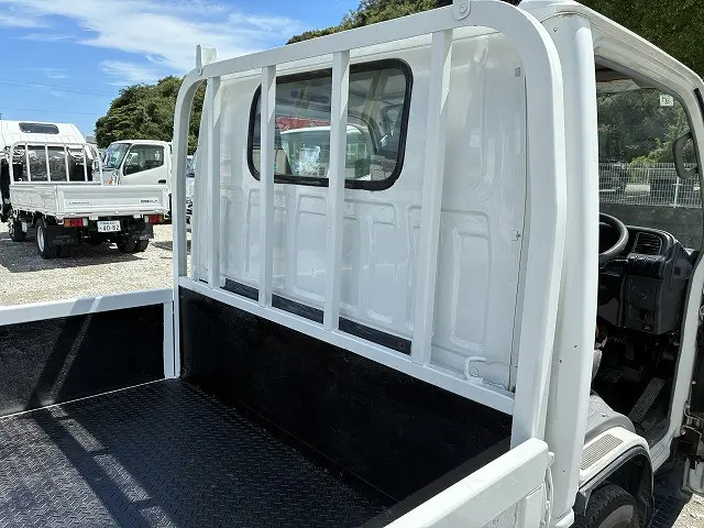 いすゞ エルフ PB-NKR81A(2WD)の写真46