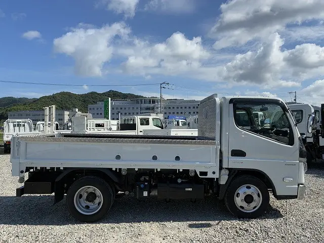 三菱 キャンター 2RG-FBAV0(2WD)の写真5