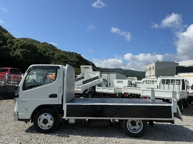 三菱 キャンター 2RG-FBAV0(2WD)の写真11
