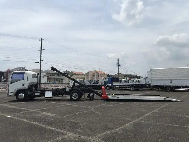 いすゞ エルフ 2RG-NPR88YN(2WD)の写真7