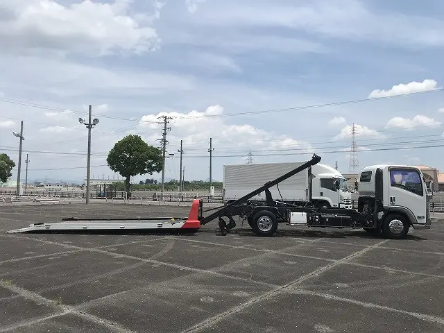 いすゞ エルフ 2RG-NPR88YN(2WD)の写真8