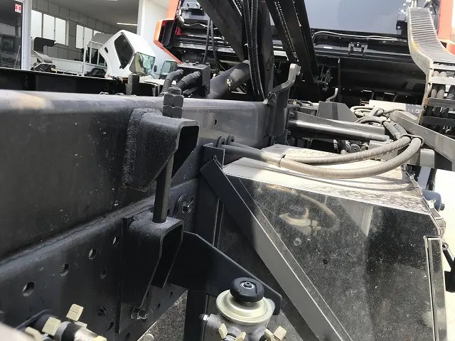 いすゞ エルフ 2RG-NPR88YN(2WD)の写真43