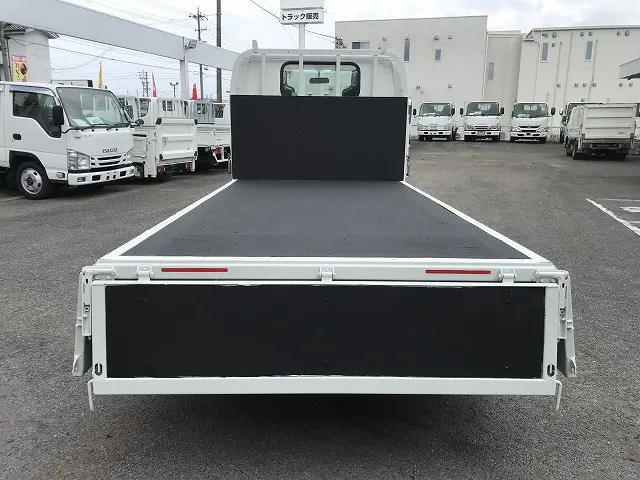 いすゞ エルフ TPG-NKR85A(2WD)の写真12