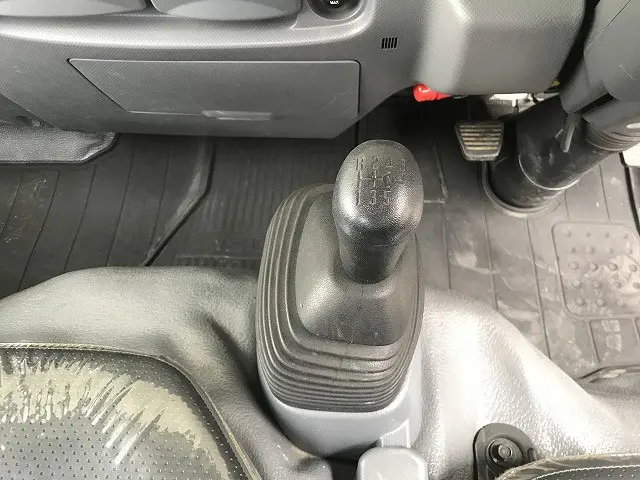 いすゞ エルフ TPG-NKR85A(2WD)の写真26