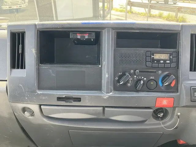 いすゞ エルフ TPG-NJR85AN(2WD)の写真42