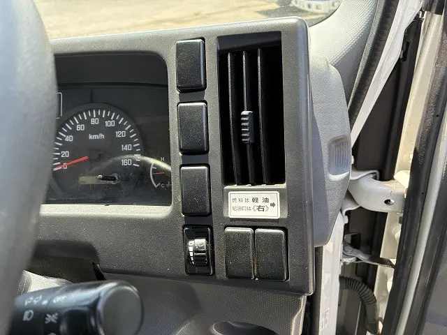 いすゞ エルフ TPG-NLR85AR(2WD)の写真34