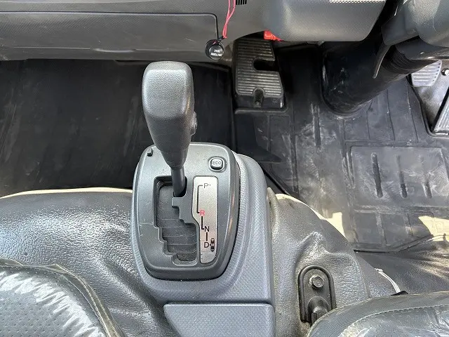 いすゞ エルフ TPG-NLR85AR(2WD)の写真39