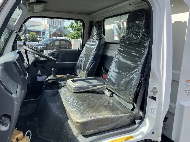 いすゞ エルフ TPG-NJR85AN(2WD)の写真45