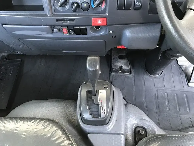 いすゞ エルフ TPG-NLR85AR(2WD)の写真25