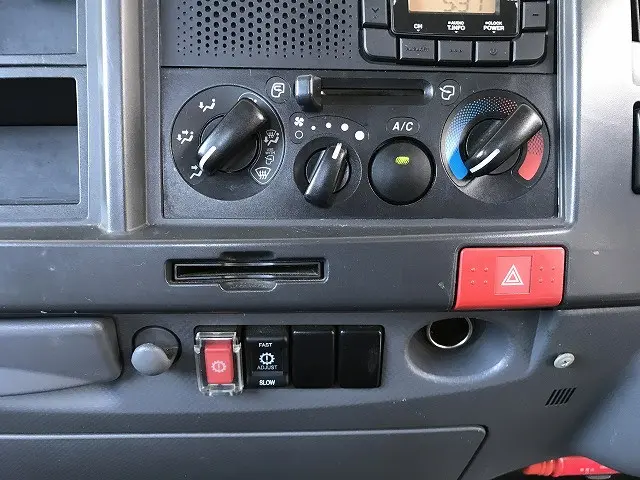 いすゞ エルフ TPG-NLR85AR(2WD)の写真27