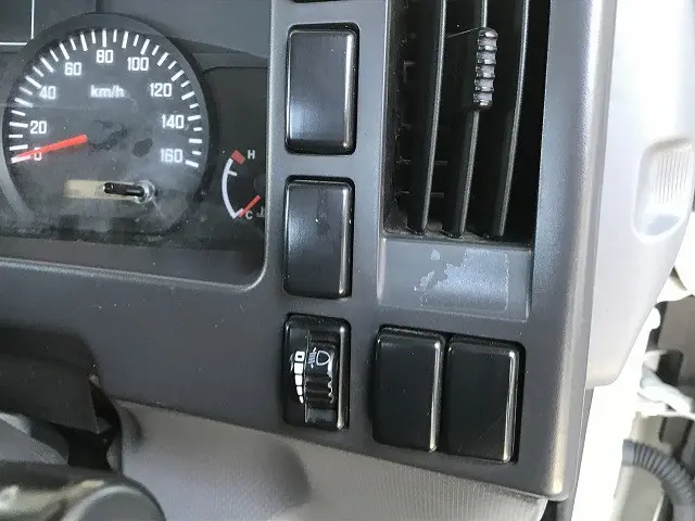 いすゞ エルフ TPG-NLR85AR(2WD)の写真30