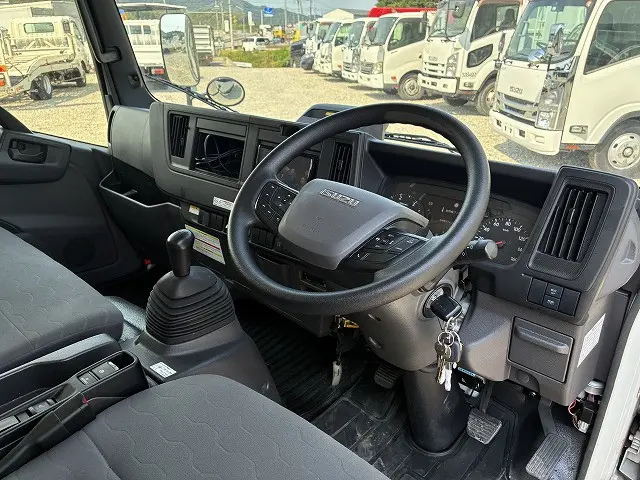 いすゞ エルフ 2RG-NPR88AM(2WD)の写真40