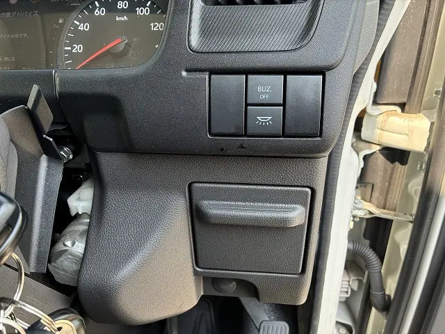 いすゞ エルフ 2RG-NPR88AM(2WD)の写真43