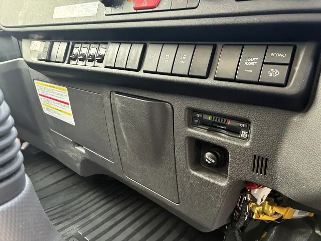 いすゞ エルフ 2RG-NPR88AM(2WD)の写真49