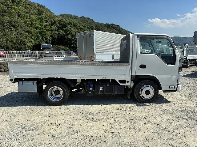 いすゞ エルフ 2RG-NJR88A(2WD)の写真5
