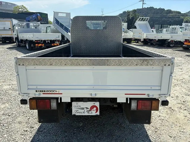 いすゞ エルフ 2RG-NJR88A(2WD)の写真7