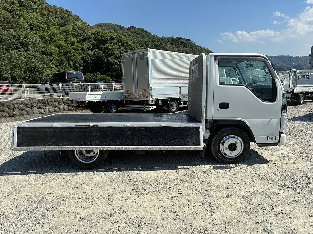 いすゞ エルフ 2RG-NJR88A(2WD)の写真12