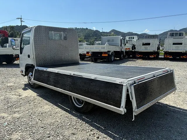 いすゞ エルフ 2RG-NJR88A(2WD)の写真13