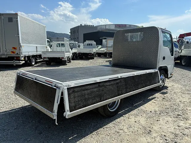 いすゞ エルフ 2RG-NJR88A(2WD)の写真15