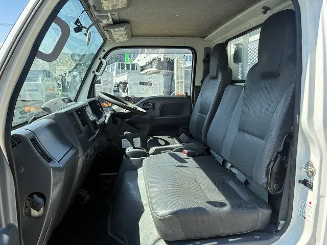 いすゞ エルフ 2RG-NJR88A(2WD)の写真28