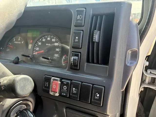 いすゞ エルフ 2RG-NJR88A(2WD)の写真36